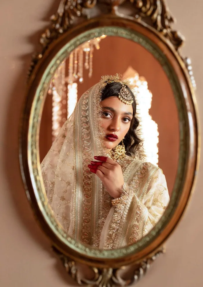 Zevk Ruhaani Begum Mughal Raaniyaan 25 Luxury Lawn Collection - Image 3