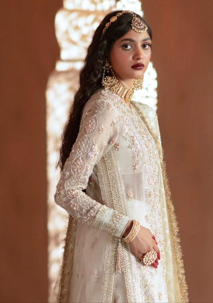 Zevk Ruhaani Begum Mughal Raaniyaan 25 Luxury Lawn Collection - Image 4
