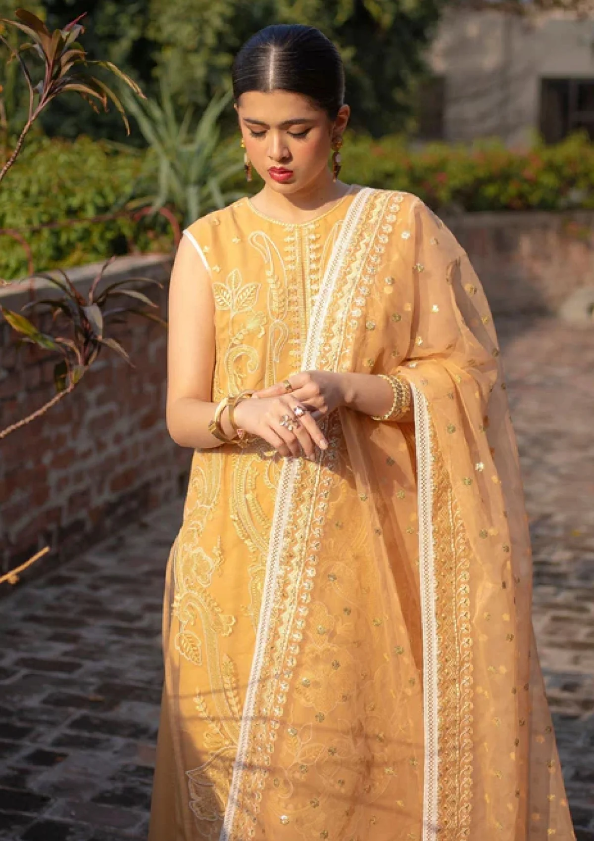 Ali Xeeshan Inara Chanda Pret 1 Ali Xeeshan Inara Chanda Pret