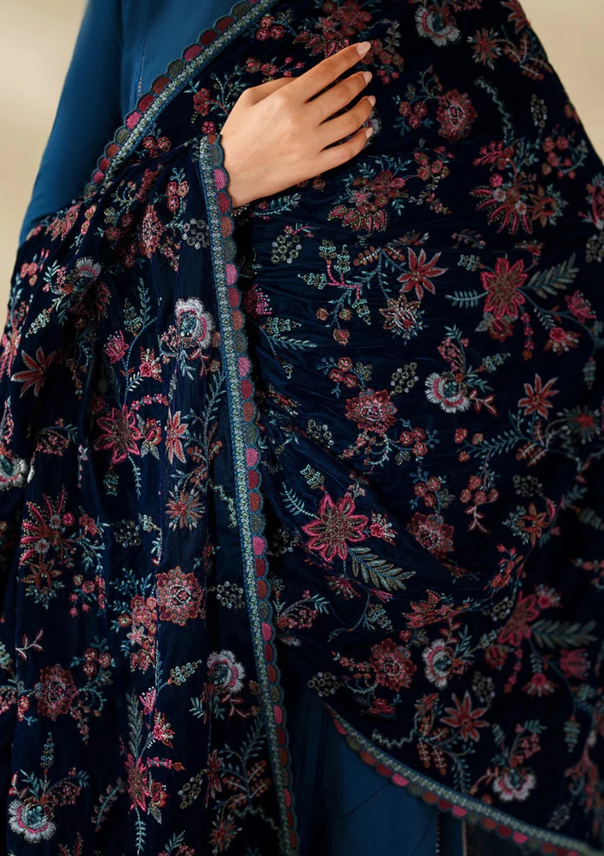 Zarif Zrf-Vs-01 Velvet Shawl Winter Edit 25 2 Zarif Zrf-Vs-01