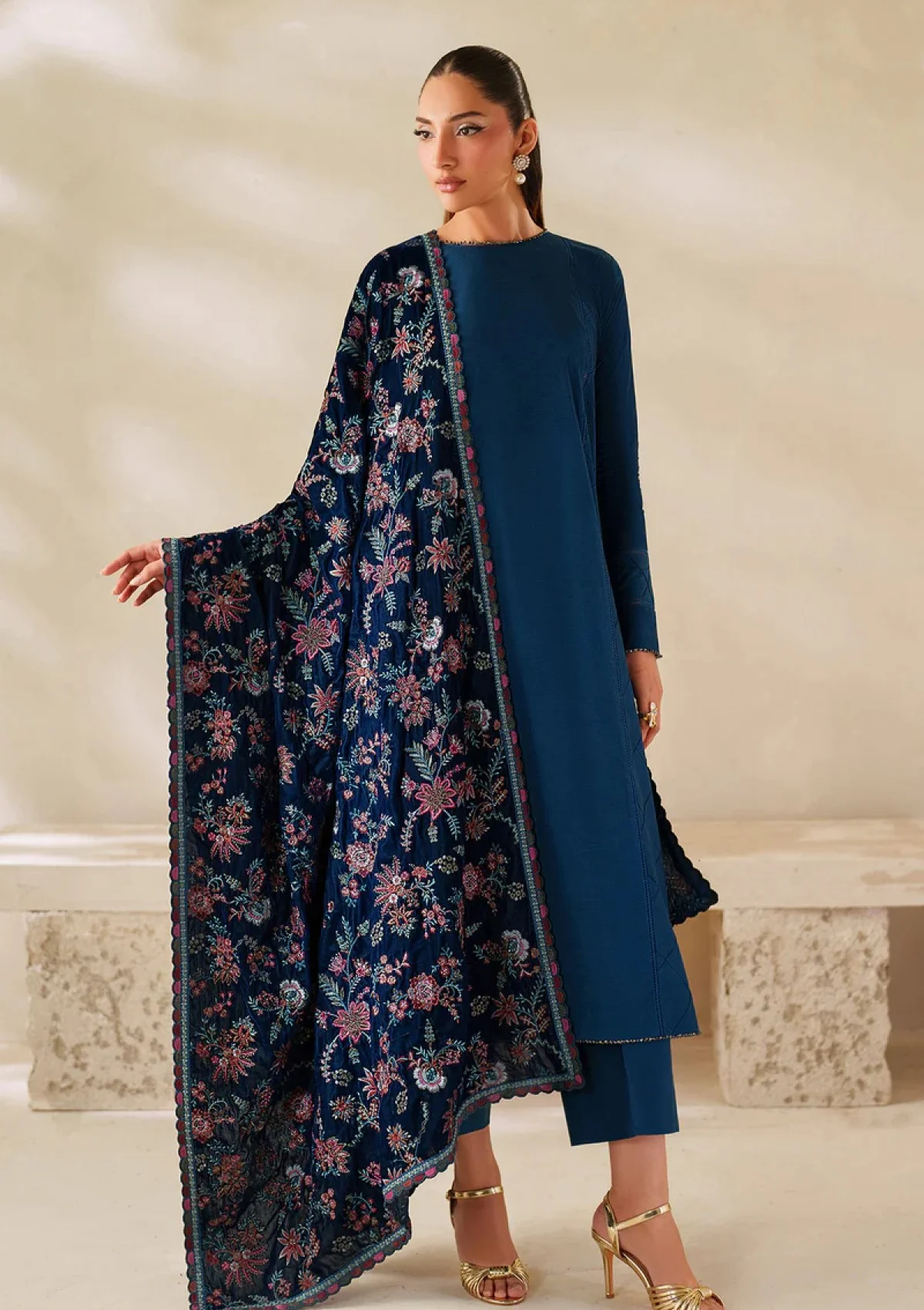 Zarif Zrf-Vs-01 Velvet Shawl Winter Edit 25 1 Zarif Zrf-Vs-01