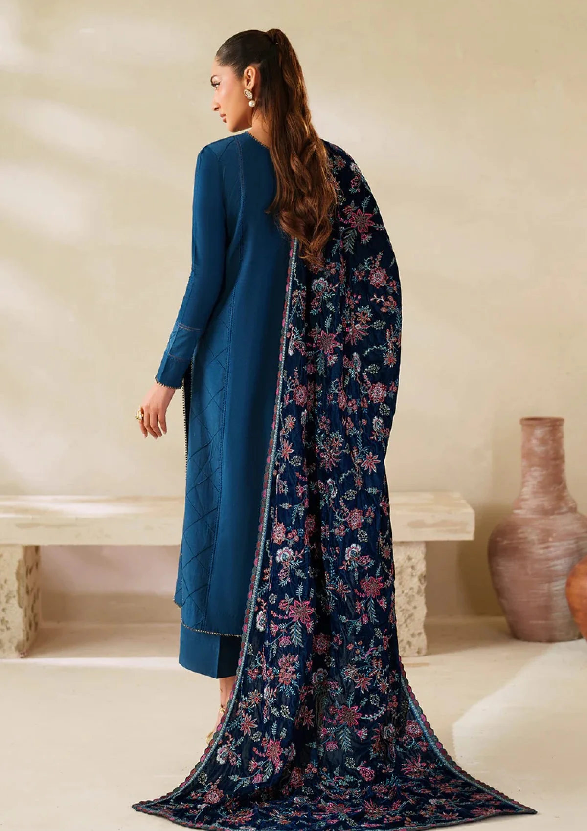 Zarif Zrf-Vs-01 Velvet Shawl Winter Edit 25 4 Zarif Zrf-Vs-01