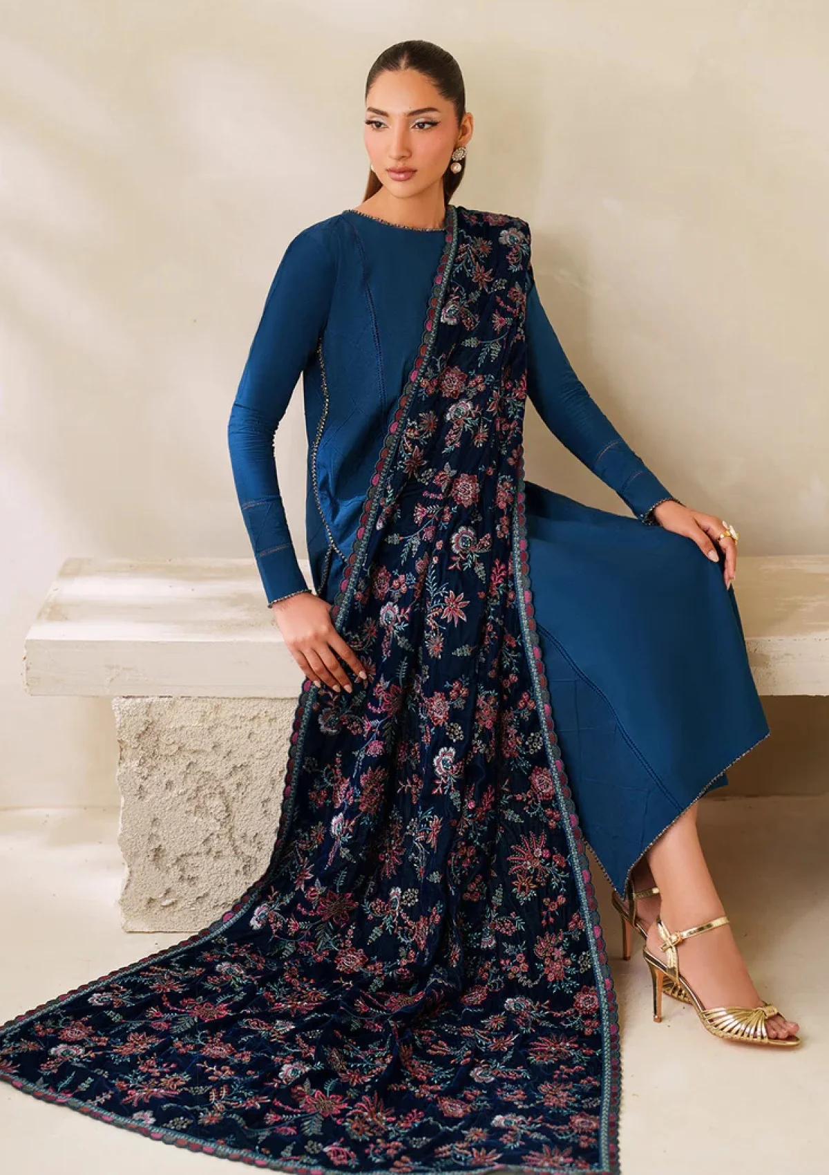 Zarif Zrf-Vs-01 Velvet Shawl Winter Edit 25 3 Zarif Zrf-Vs-01