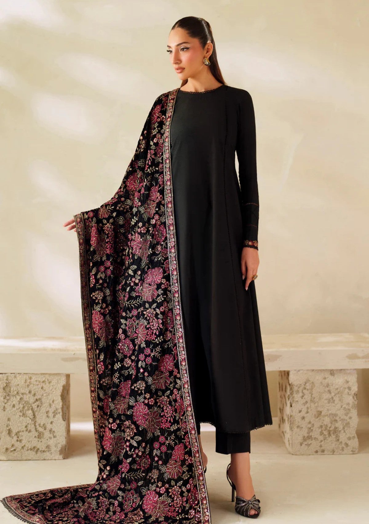 Zarif Zrf-Vs-03 Velvet Shawl Winter Edit 25 1 Zarif Zrf-Vs-03