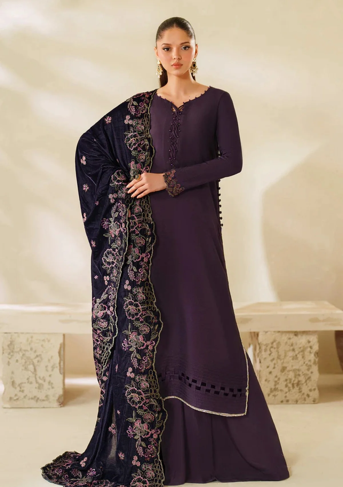 Zarif Zrf-Vs-04 Velvet Shawl Winter Edit 25 2 Zarif Zrf-Vs-04