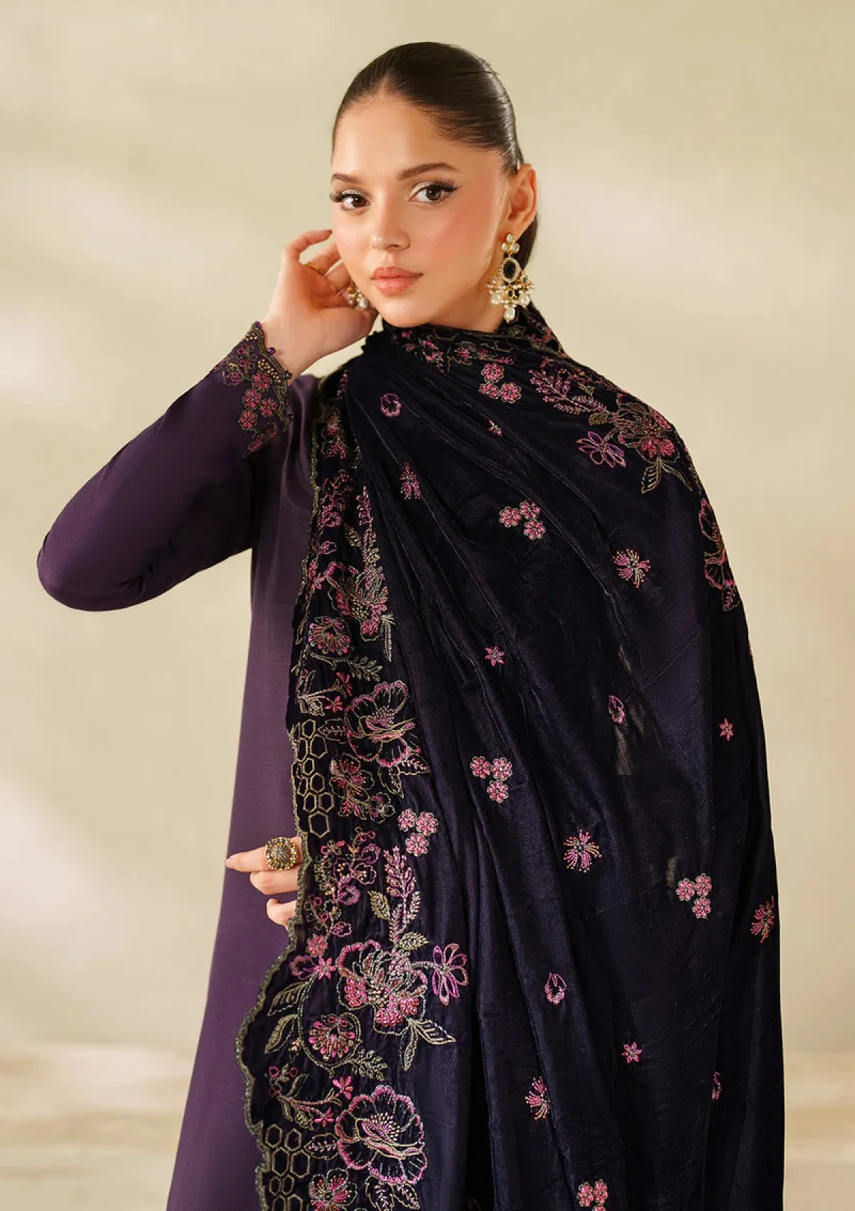 Zarif Zrf-Vs-04 Velvet Shawl Winter Edit 25 3 Zarif Zrf-Vs-04