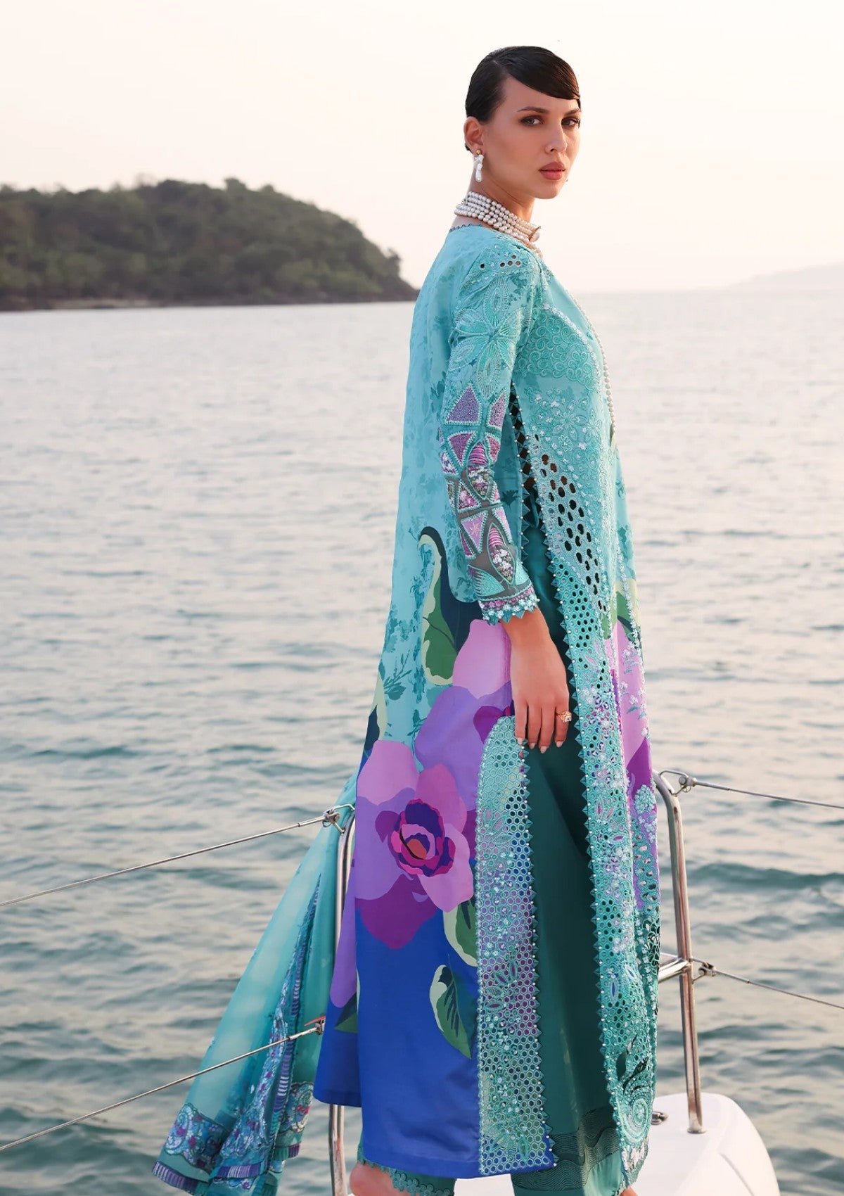 Afrozeh Unstitched 25 Al-10 Sovana Lawn Collection 3 Afrozeh Unstitched 25 Al-10 Sovana Lawn Collection - Image 3