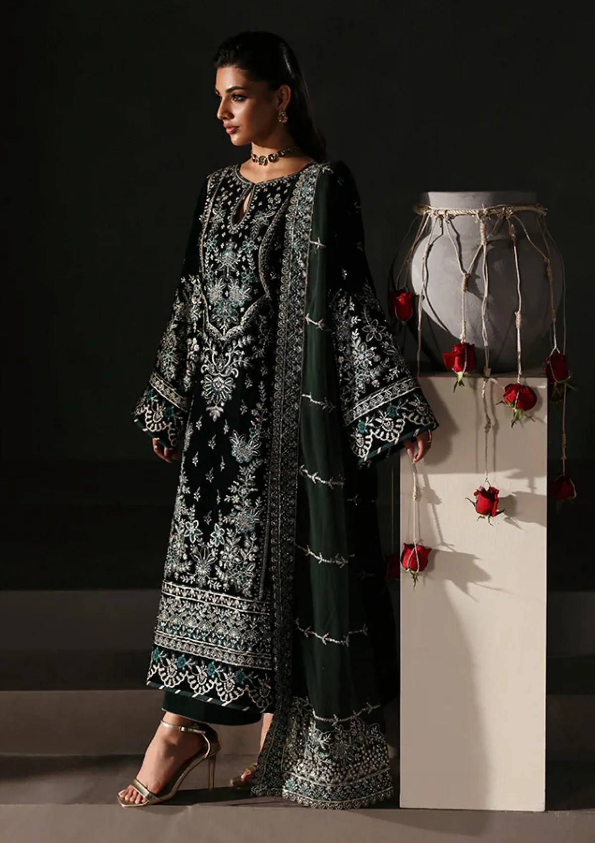 Gulaal Gmv-12 Evana Marais Unstitched Formals Velvet 25 3 Gulaal Gmv-12 Evana