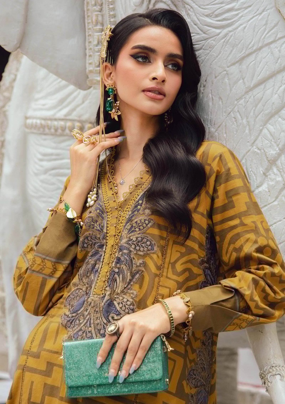 Maria B Rani Mahal Mrm-03 A M Prints 25 Winter Collection 3 Maria B Rani Mahal Mrm-03 A M Prints 25 Winter Collection - Image 3