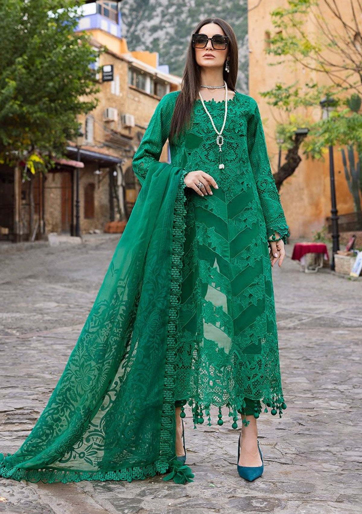 Maria B Voyage À Luxe Mbv25-8B Lawn Collection 1 Maria B Voyage À Luxe Mbv25-8B