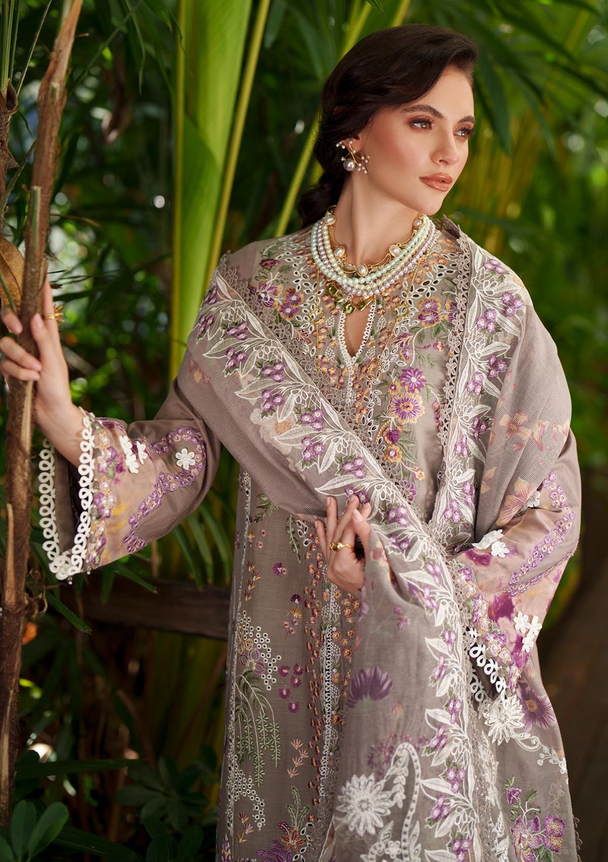 Ajr Couture Veya E-05 Lawn Evara Luxury 26 3 Ajr Couture Veya E-05 Lawn Evara Luxury 26 - Image 3