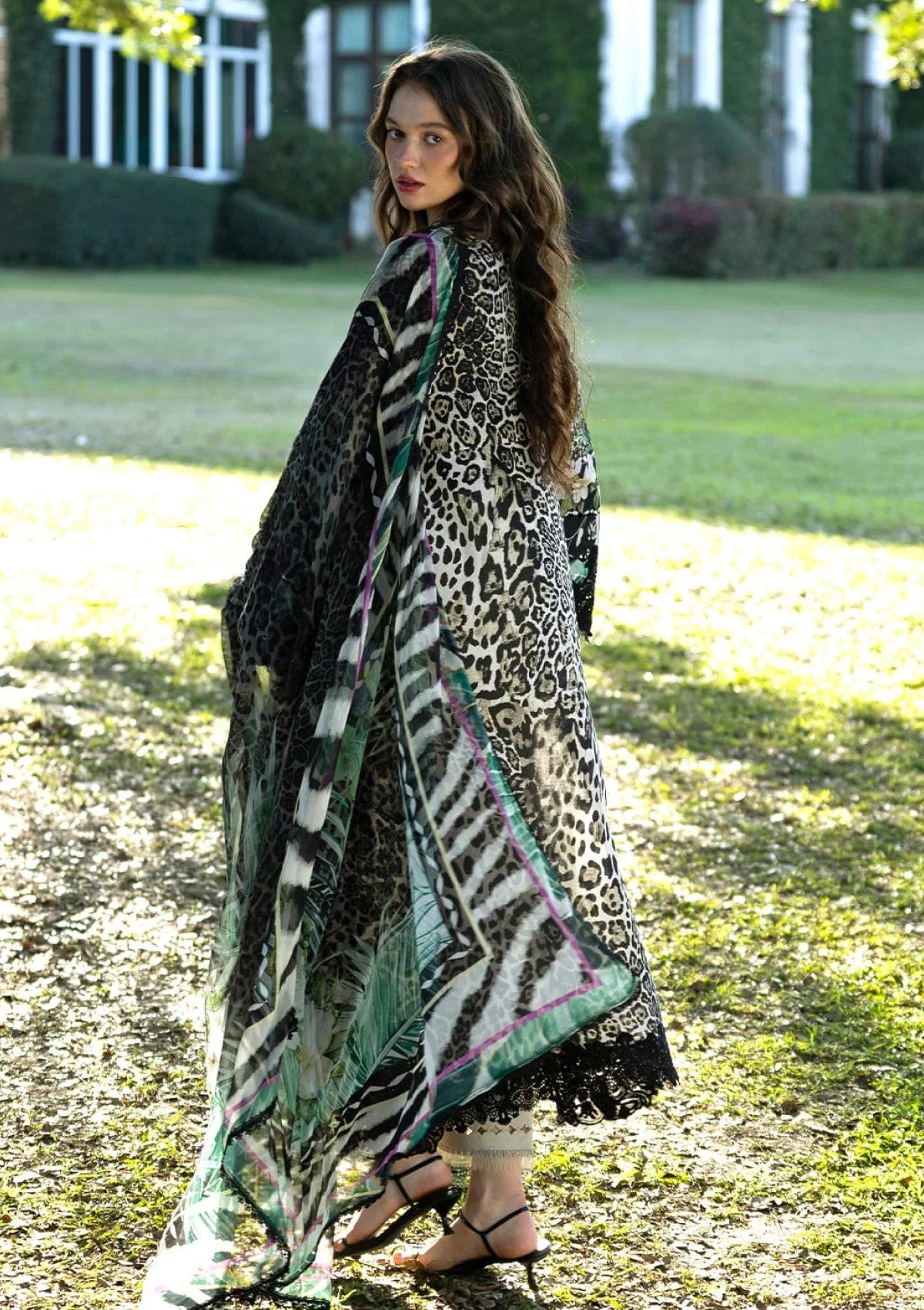 Elaf Premium Belladurne Esa-03A Lawn Signature Embroidered Prints 26 2 Elaf Premium Belladurne Esa-03A Lawn Signature Embroidered Prints 26 - Image 2