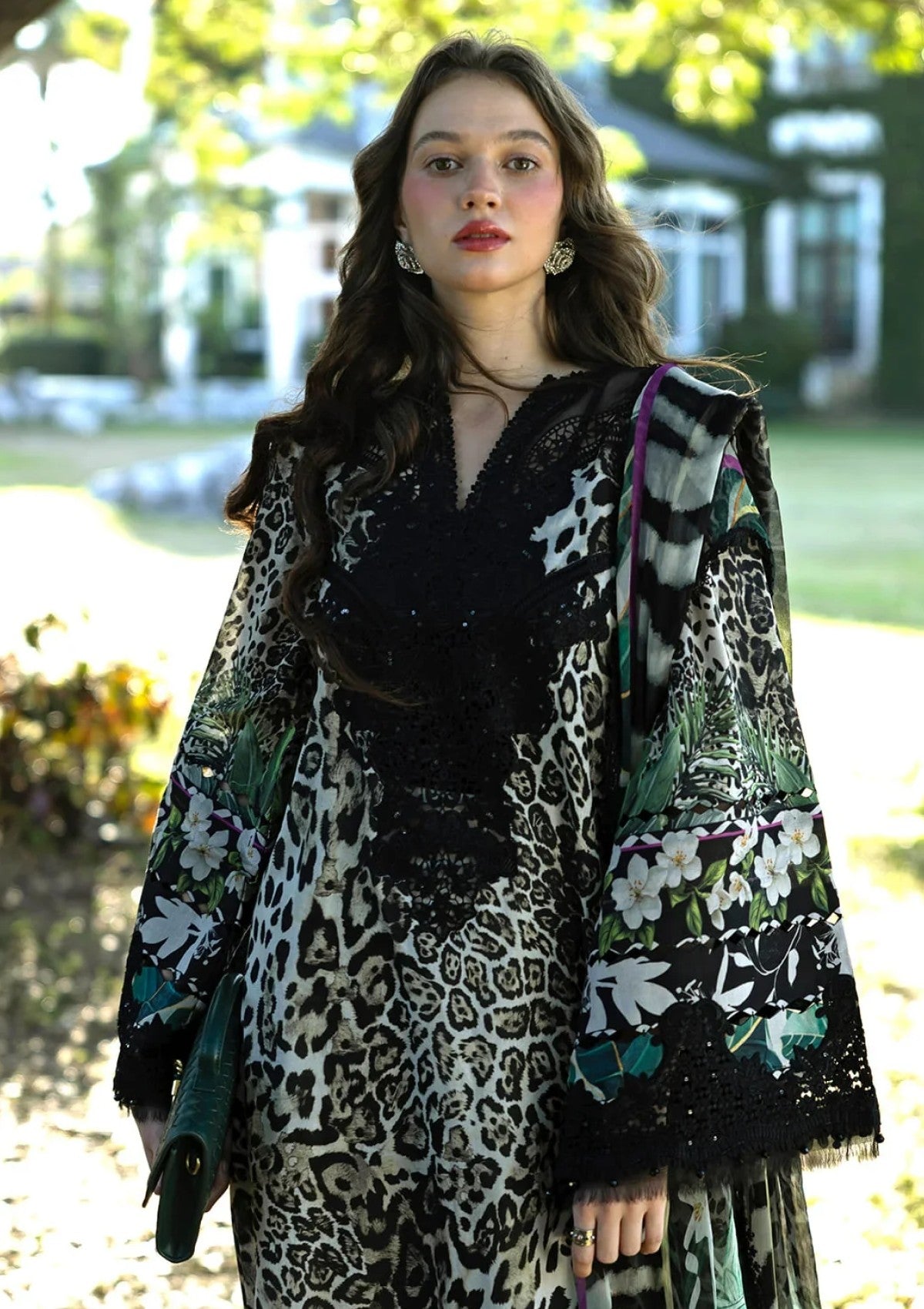 Elaf Premium Belladurne Esa-03A Lawn Signature Embroidered Prints 26 4 Elaf Premium Belladurne Esa-03A Lawn Signature Embroidered Prints 26 - Image 4