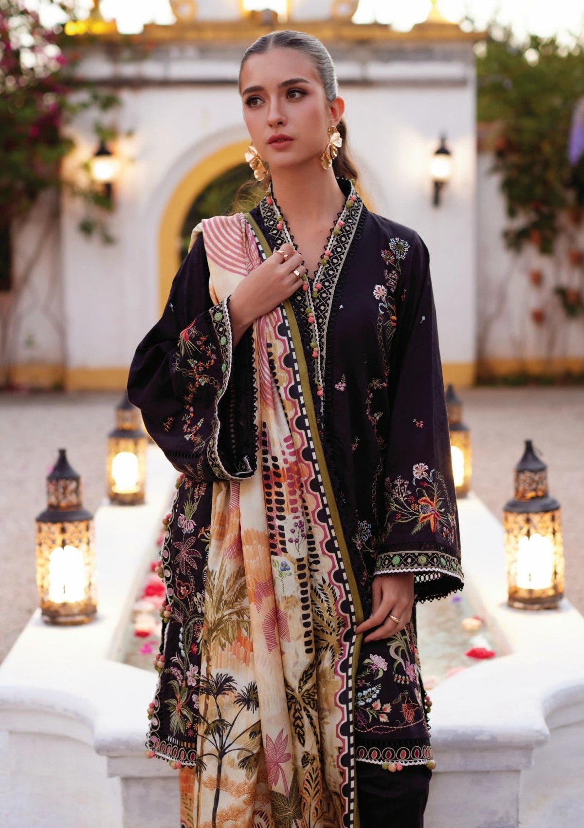 Farah Talib Aziz Blanca Black Fta-03 Lawn Luxury Unstitched 26 4 Farah Talib Aziz Blanca Black Fta-03 Lawn Luxury Unstitched 26 - Image 4