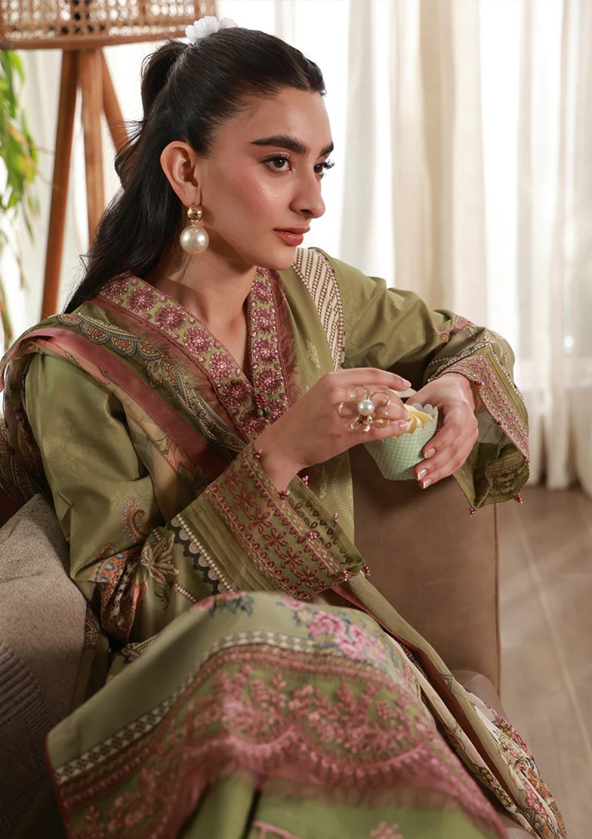 Gulaal Alma D-12 Lawn Delia Unstitched 26 3 Gulaal Alma D-12 Lawn Delia Unstitched 26 - Image 3