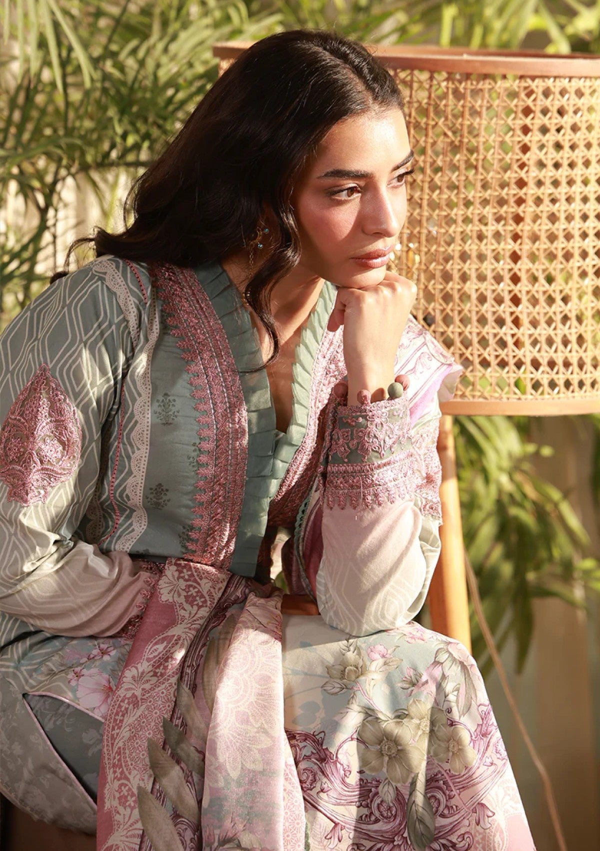 Gulaal Elys D-03 Lawn Delia Unstitched 26 4 Gulaal Elys D-03 Lawn Delia Unstitched 26 - Image 4