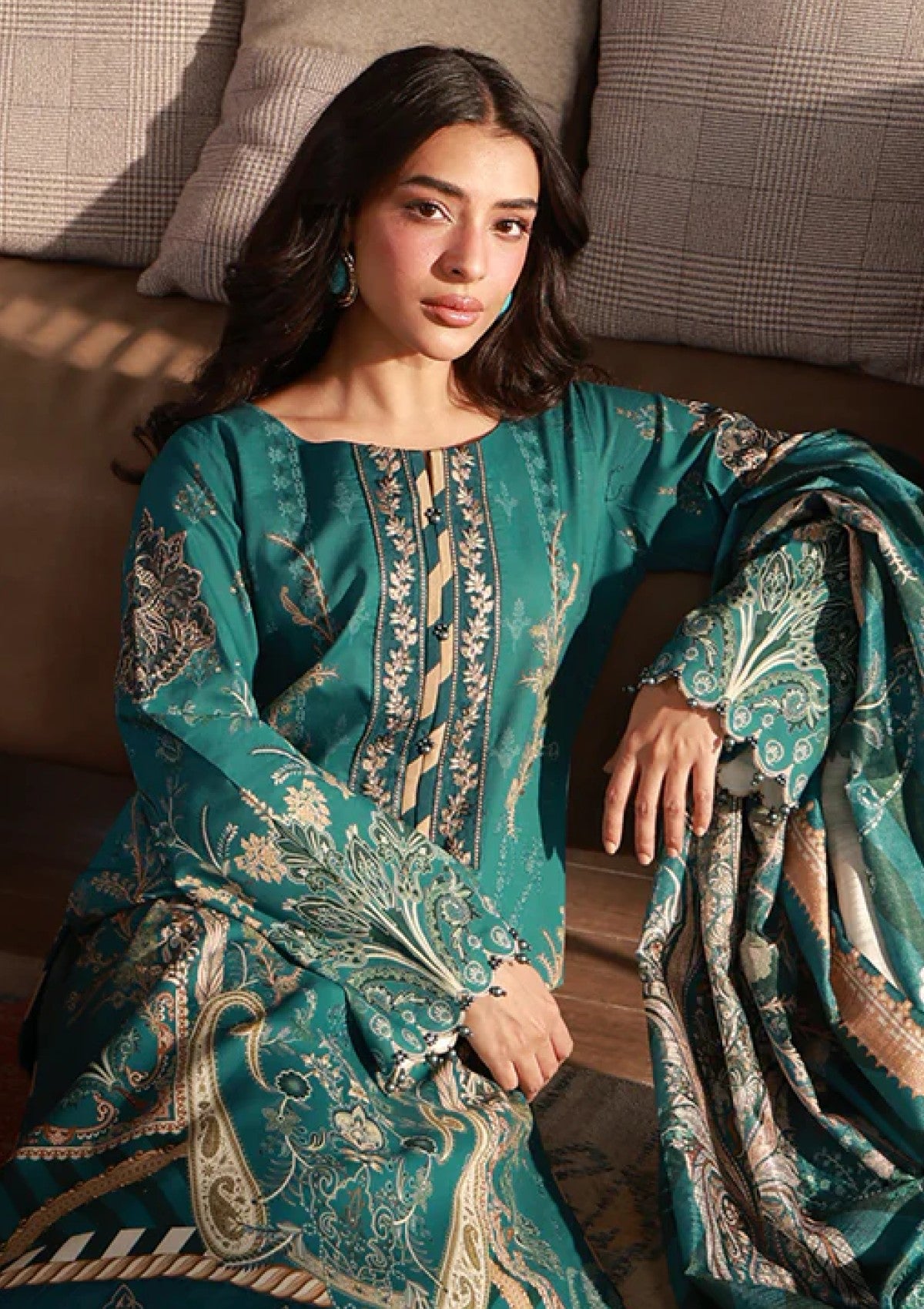 Gulaal Isla D-04 Lawn Delia Unstitched 26 4 Gulaal Isla D-04 Lawn Delia Unstitched 26 - Image 4