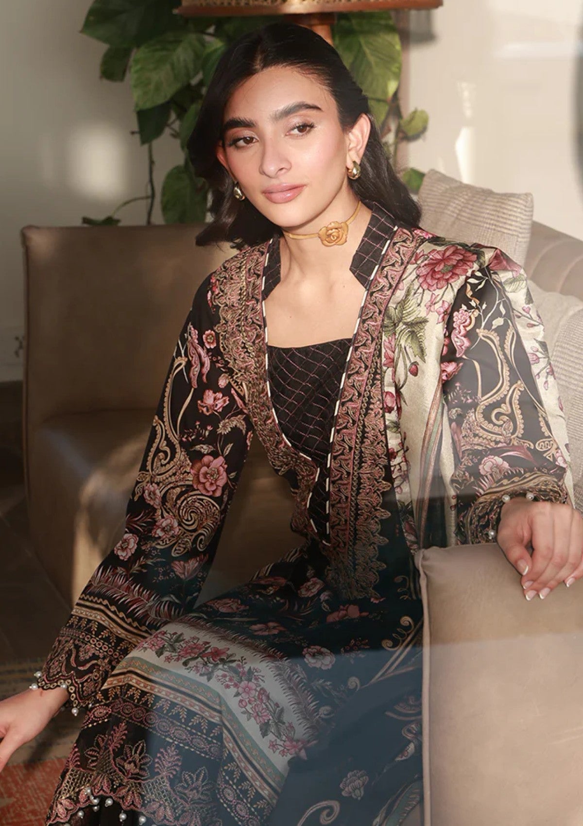 Gulaal Soleil D-05 Lawn Delia Unstitched 26 4 Gulaal Soleil D-05 Lawn Delia Unstitched 26 - Image 4