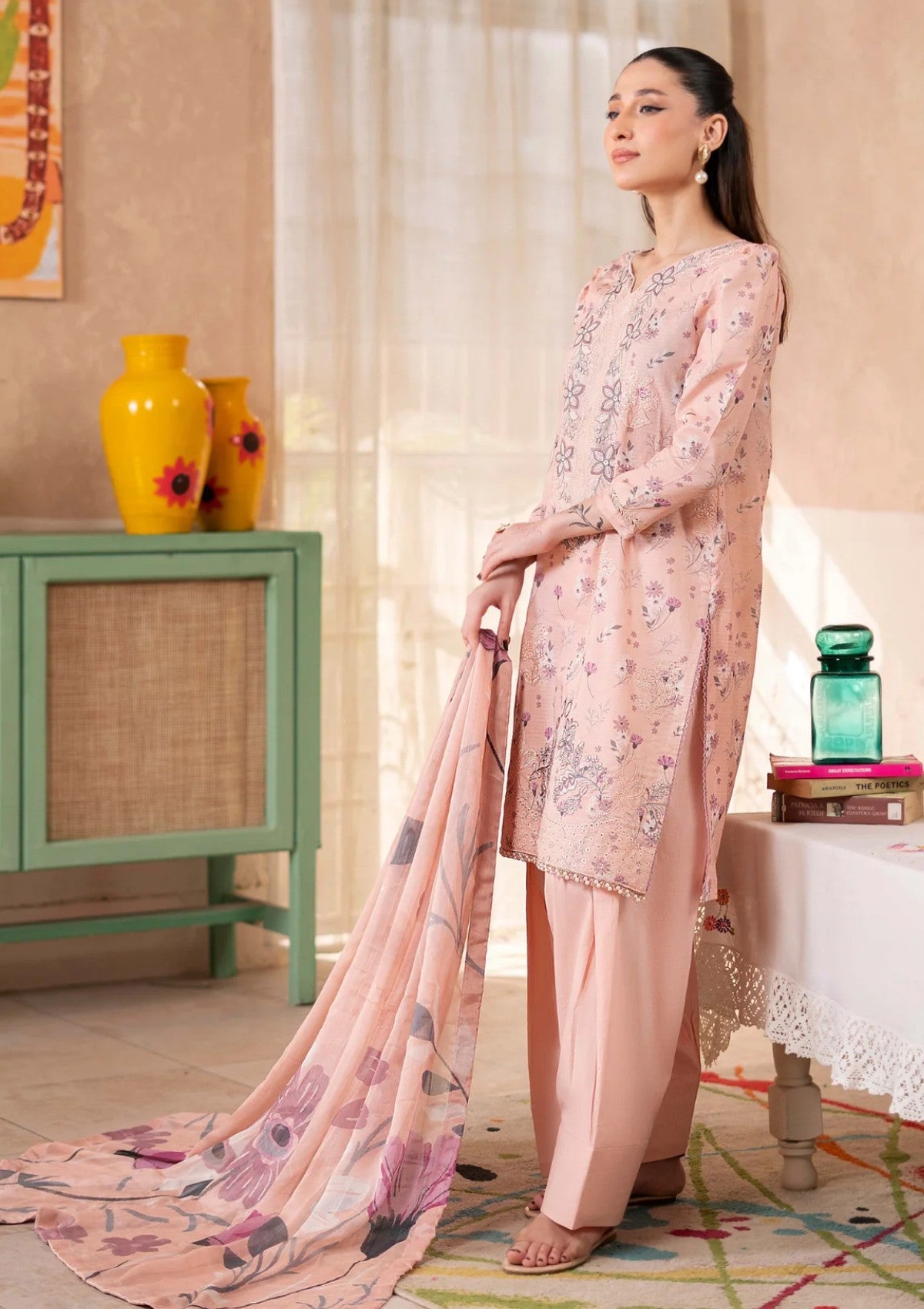 Humdum D-01 Lawn Kanwal 26 3 Humdum D-01 Lawn Kanwal 26 - Image 3