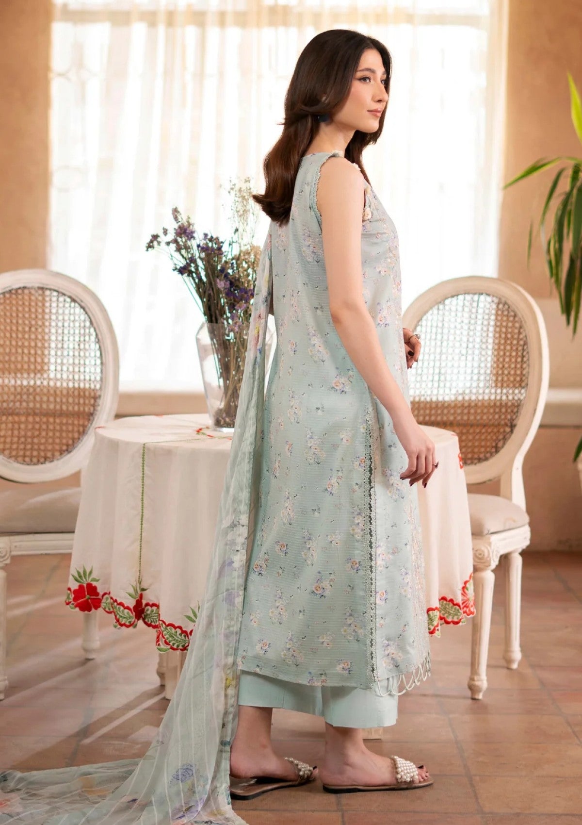 Humdum D-04 Lawn Kanwal 26 2 Humdum D-04 Lawn Kanwal 26 - Image 2