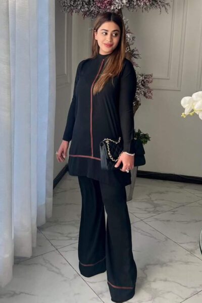 Manahils Black Gucci Strip Allechant