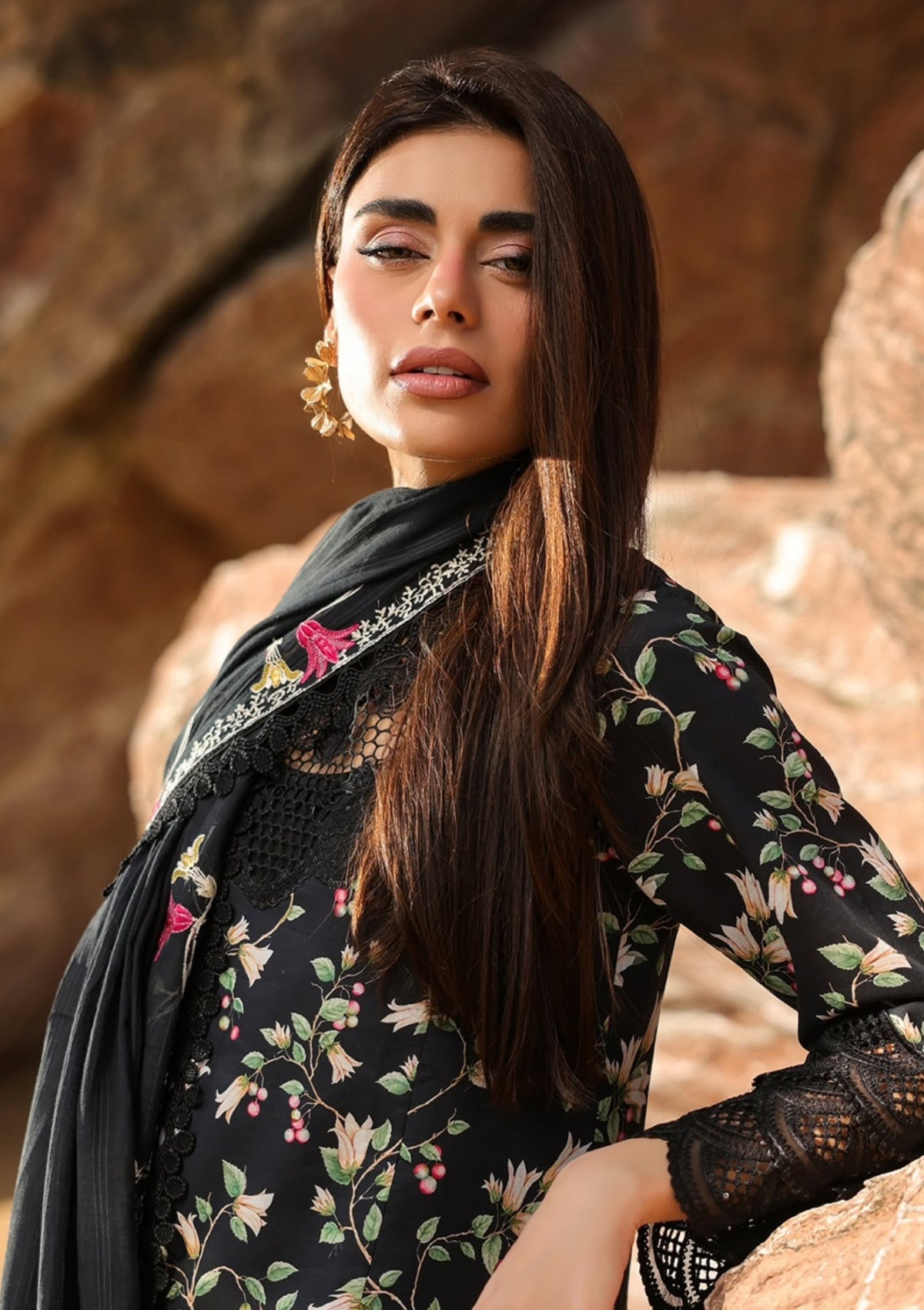 Mm Manara Summer Dreams D 04 Black Pearl Lawn Collection 2026 4 Mm Manara Summer Dreams D 04 Black Pearl Lawn Collection 2026 - Image 4