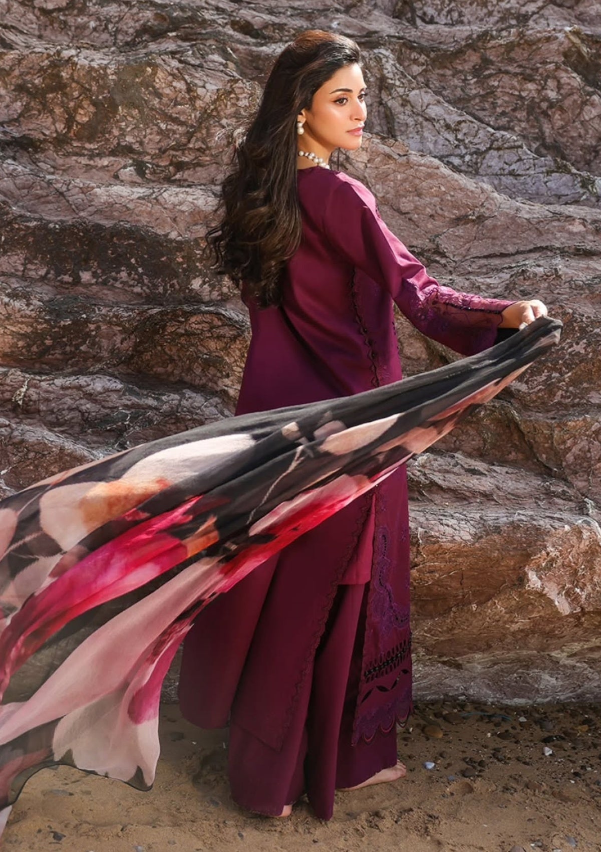 Mm Manara Summer Dreams D 10 Aaria Lawn Collection 2026 2 Mm Manara Summer Dreams D 10 Aaria Lawn Collection 2026 - Image 2