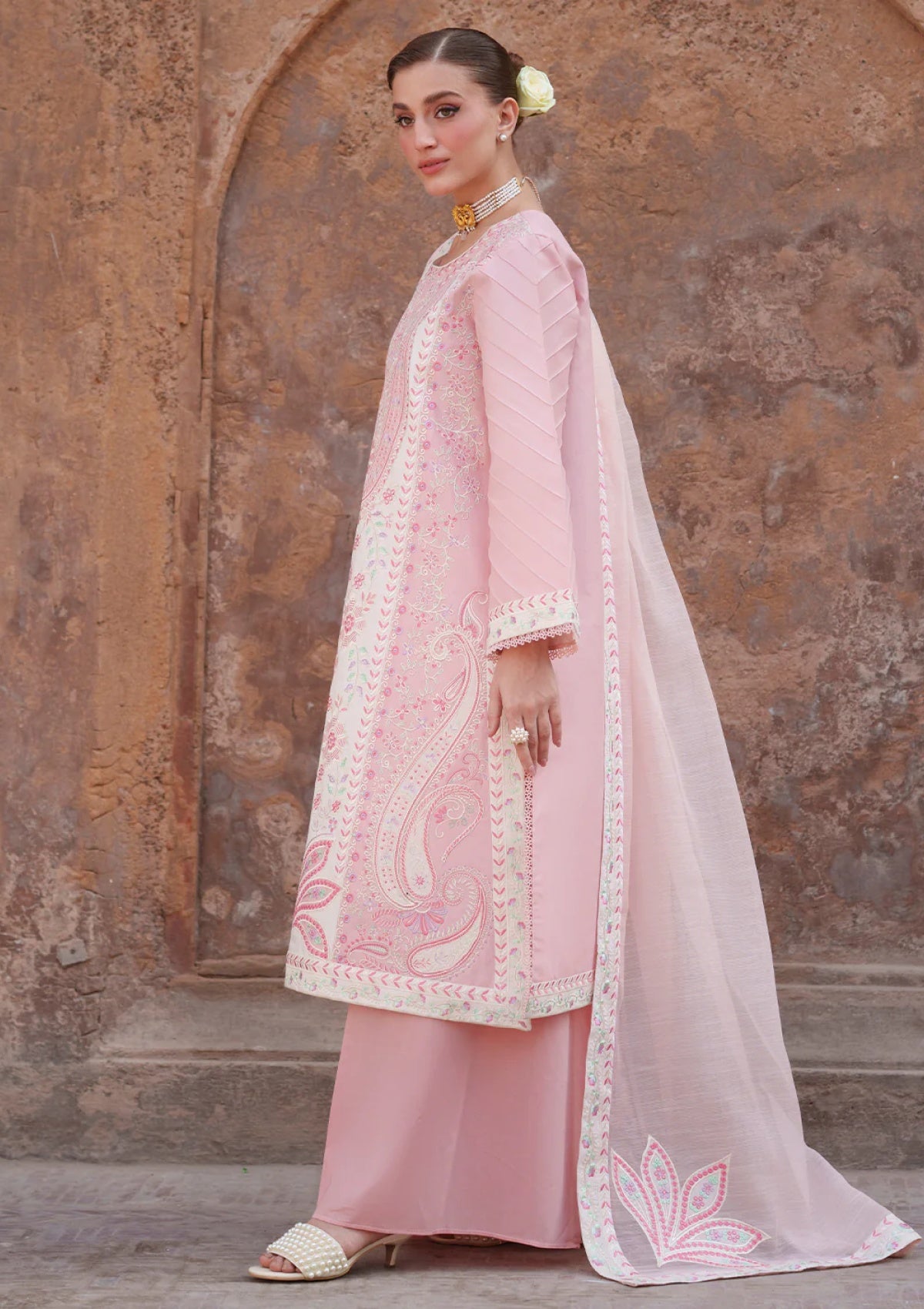 Mahnur Nilofer Luxury Nl 01 Lawn Collection 2026 3 Mahnur Nilofer Luxury Nl 01 Lawn Collection 2026 - Image 3