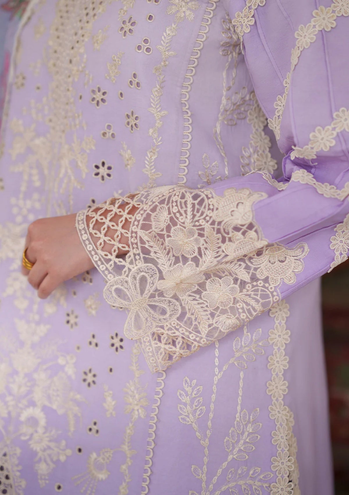 Mahnur Nilofer Luxury Nl 05 Lawn Collection 2026 4 Mahnur Nilofer Luxury Nl 05 Lawn Collection 2026 - Image 4