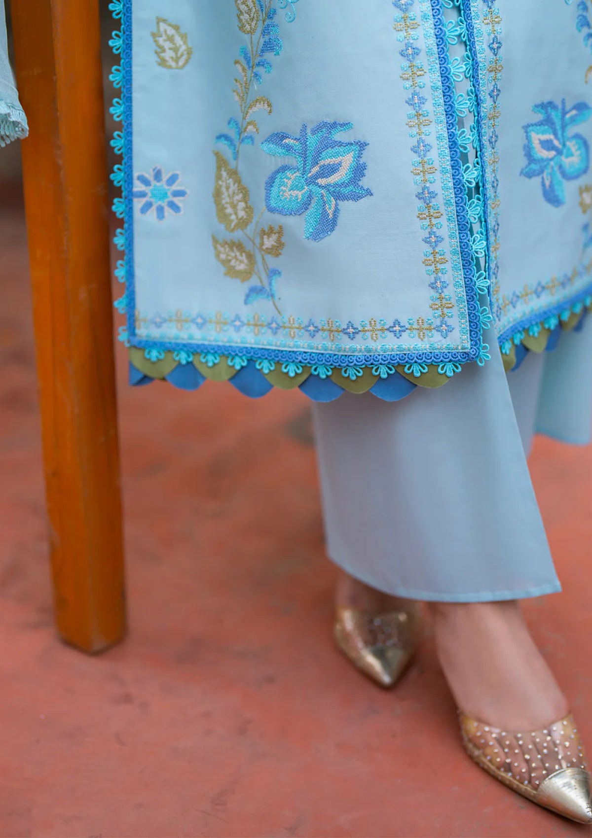 Mahnur Satrangi St 02 Lawn Collection 2026 4 Mahnur Satrangi St 02 Lawn Collection 2026 - Image 4