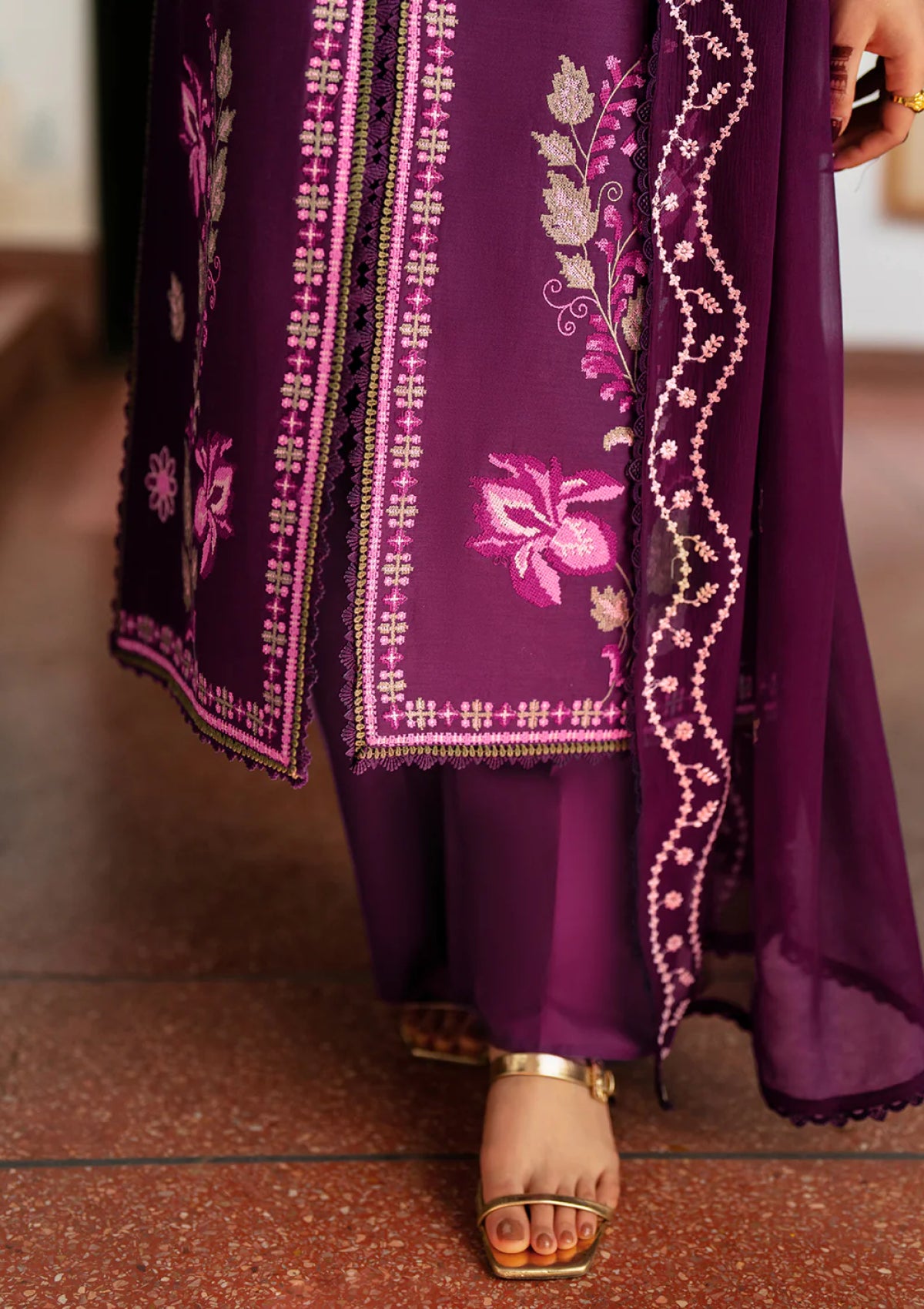 Mahnur Satrangi St 04 Lawn Collection 2026 4 Mahnur Satrangi St 04 Lawn Collection 2026 - Image 4