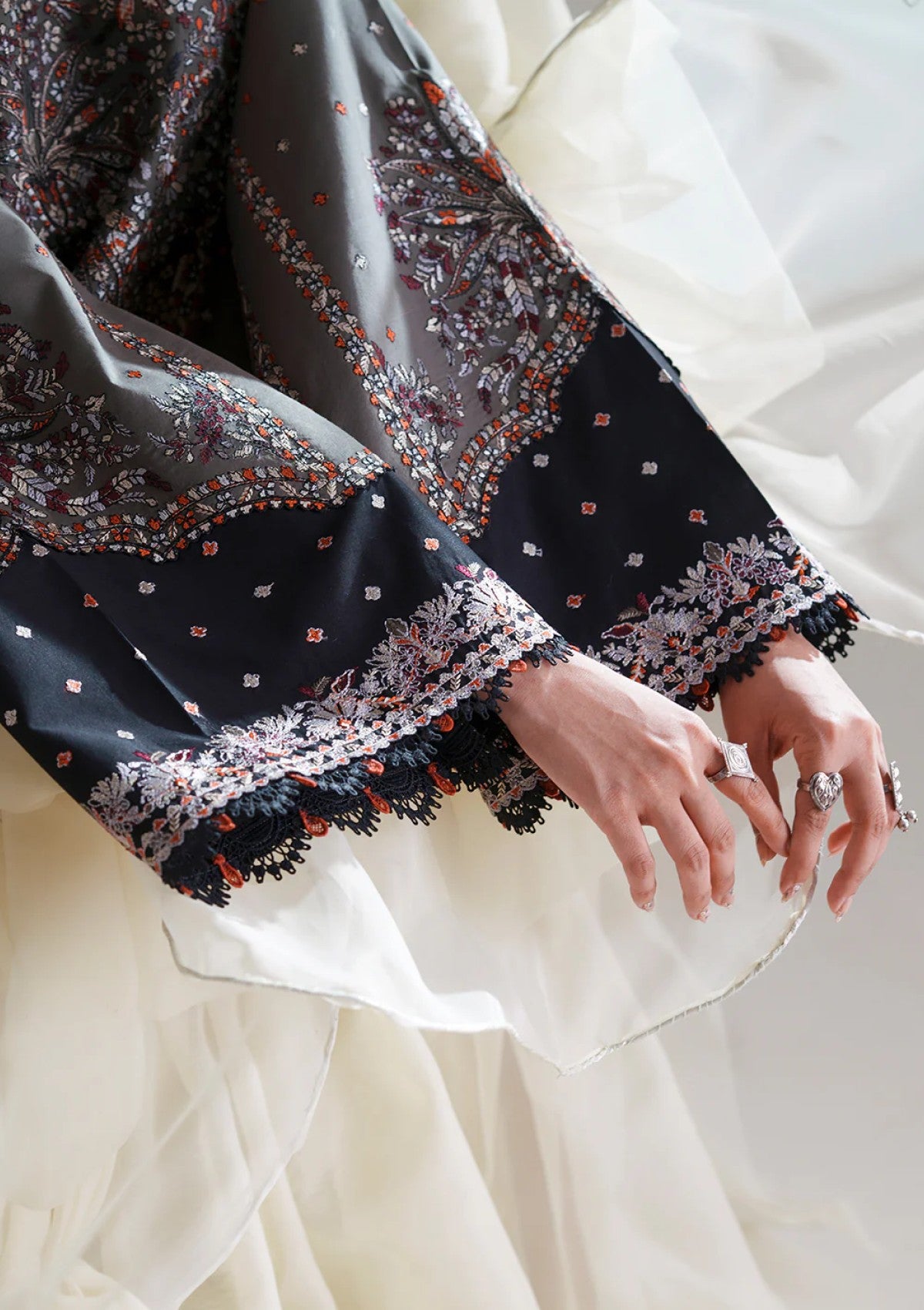 Bin Ilyas Amour Luxury Lawn D 182A 4 Bin Ilyas Amour Luxury Lawn D 182A