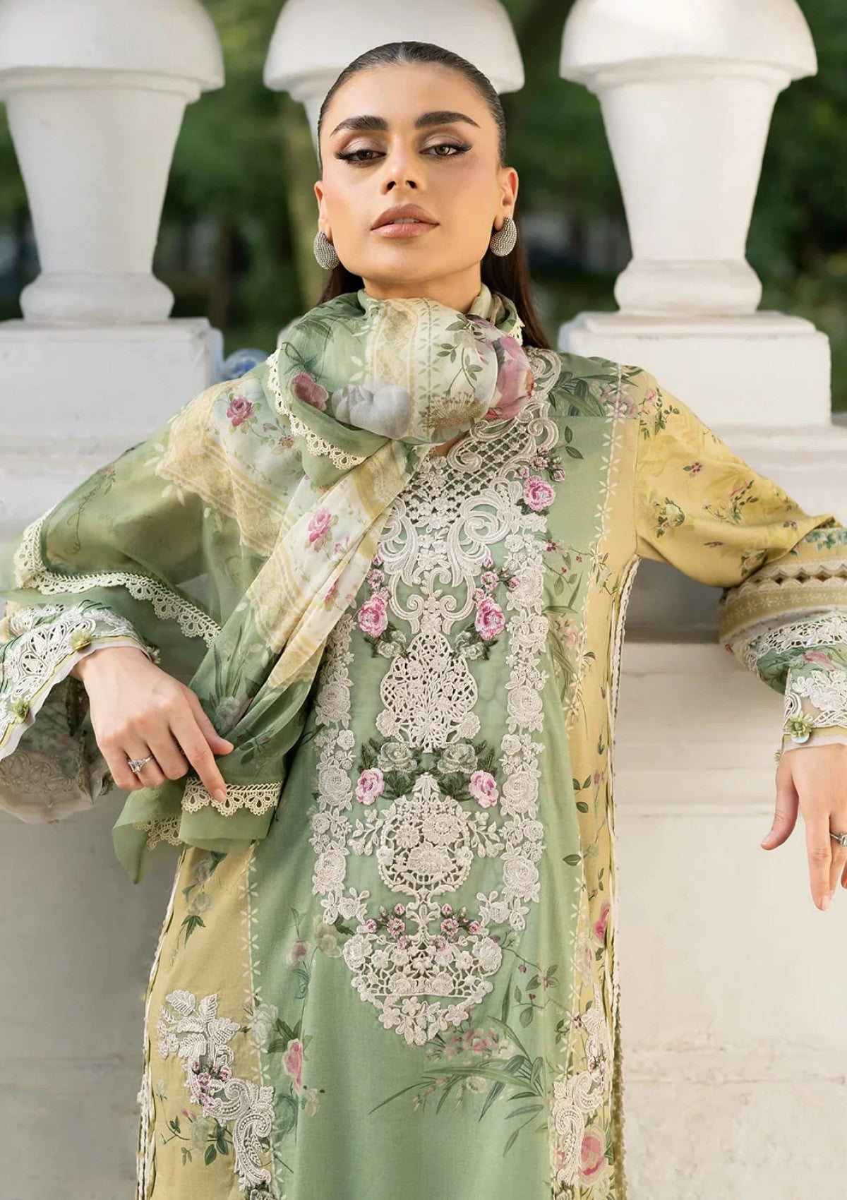 Elaf Premium Signature Embroidered Lawn Vol Ii Esg 01A 3 Elaf Premium Signature Embroidered Lawn Vol Ii Esg 01A