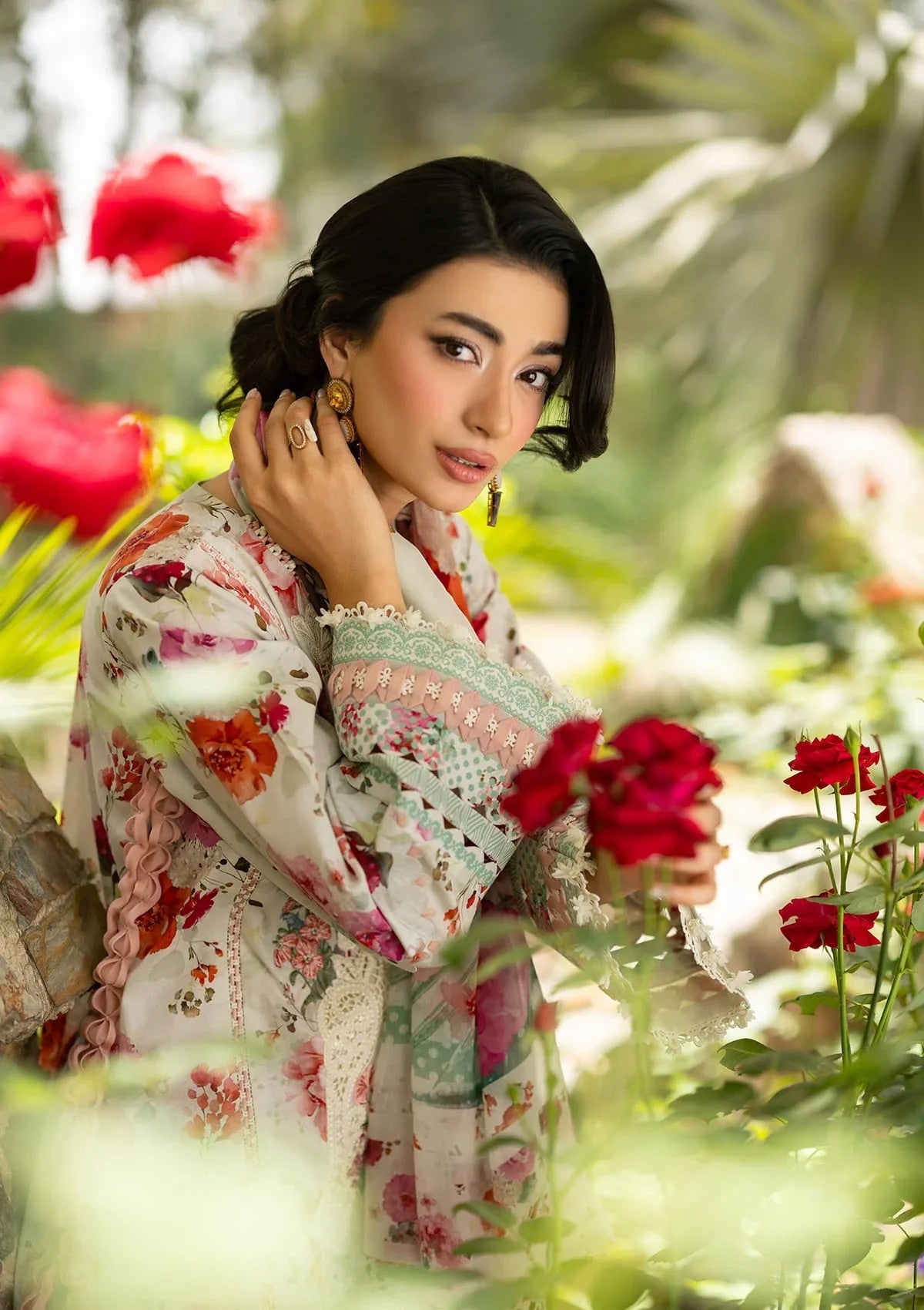 Elaf Premium Signature Embroidered Lawn Vol Ii Esg 04A 3 Elaf Premium Signature Embroidered Lawn Vol Ii Esg 04A