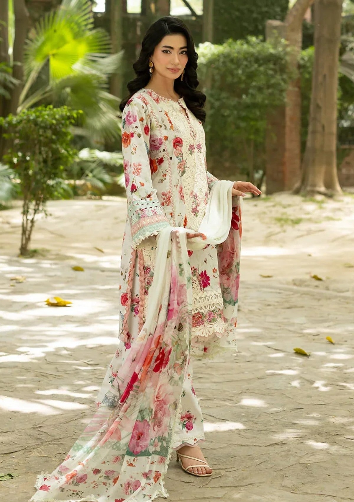 Elaf Premium Signature Embroidered Lawn Vol Ii Esg 04A 4 Elaf Premium Signature Embroidered Lawn Vol Ii Esg 04A