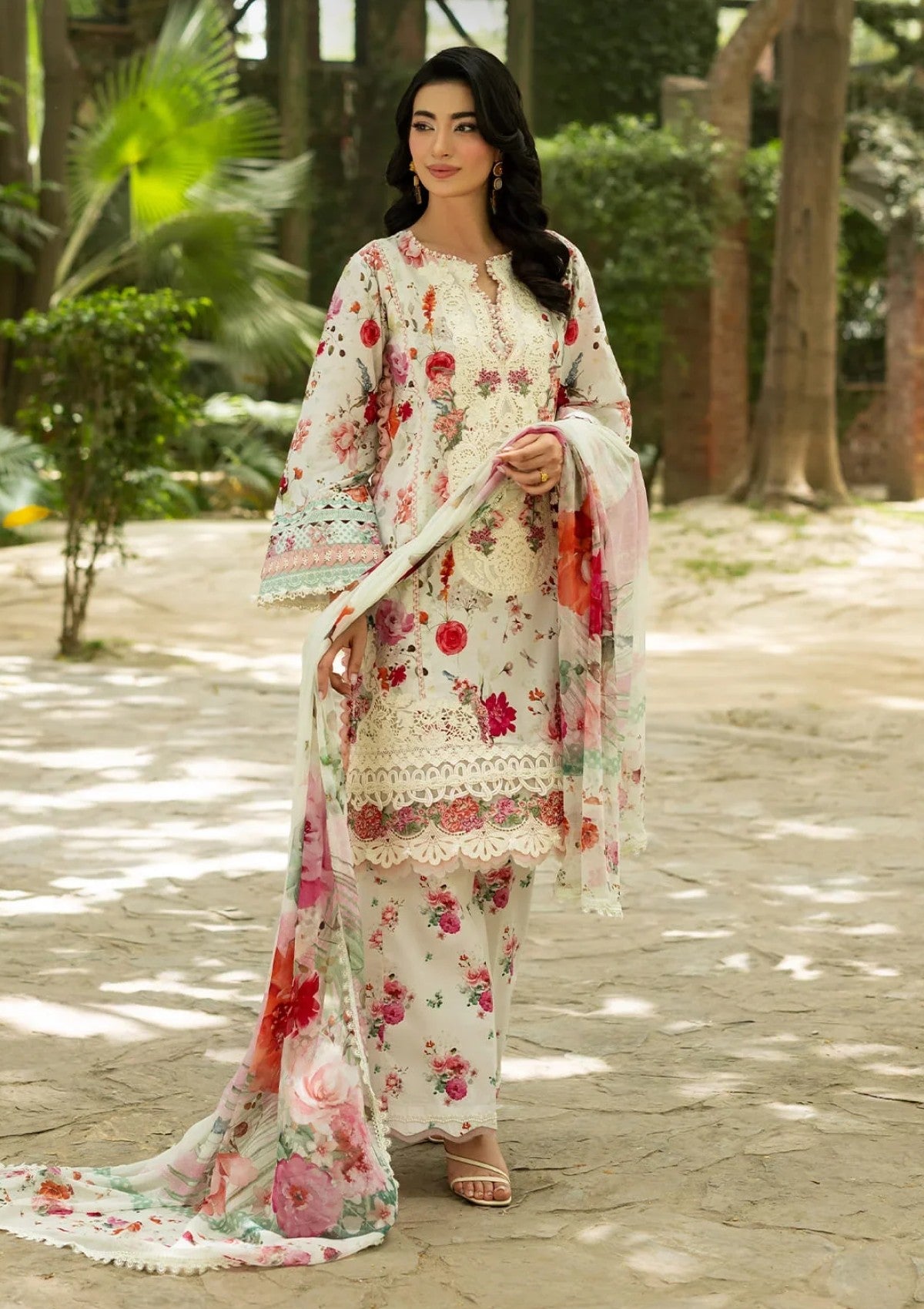 Elaf Premium Signature Embroidered Lawn Vol Ii Esg 04A 1 Elaf Premium Signature Embroidered Lawn Vol Ii Esg 04A