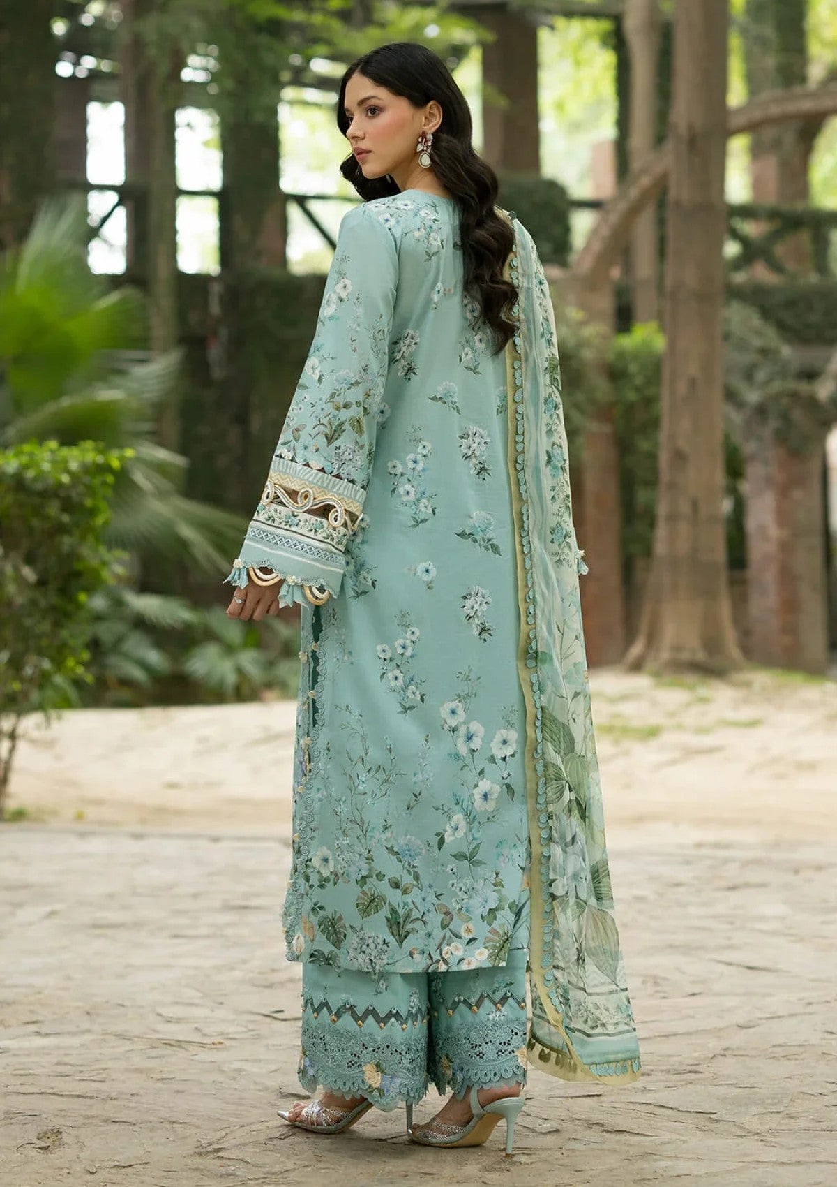 Elaf Premium Signature Embroidered Lawn Vol Ii Esg 06B 2 Elaf Premium Signature Embroidered Lawn Vol Ii Esg 06B