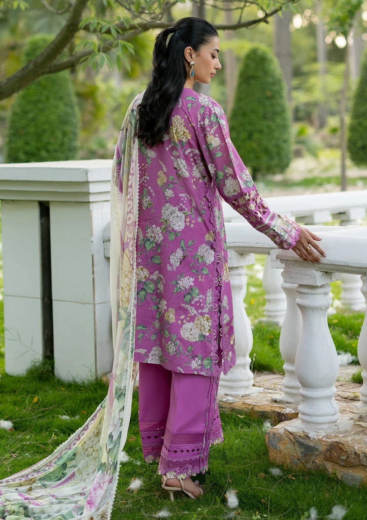 Elaf Premium Signature Embroidered Lawn Vol Ii Esg 07B 2 Elaf Premium Signature Embroidered Lawn Vol Ii Esg 07B