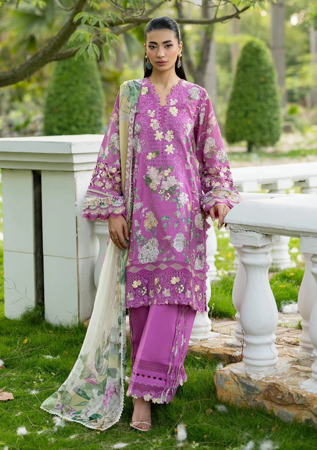 Elaf Premium Signature Embroidered Lawn Vol Ii Esg 07B 1 Elaf Premium Signature Embroidered Lawn Vol Ii Esg 07B