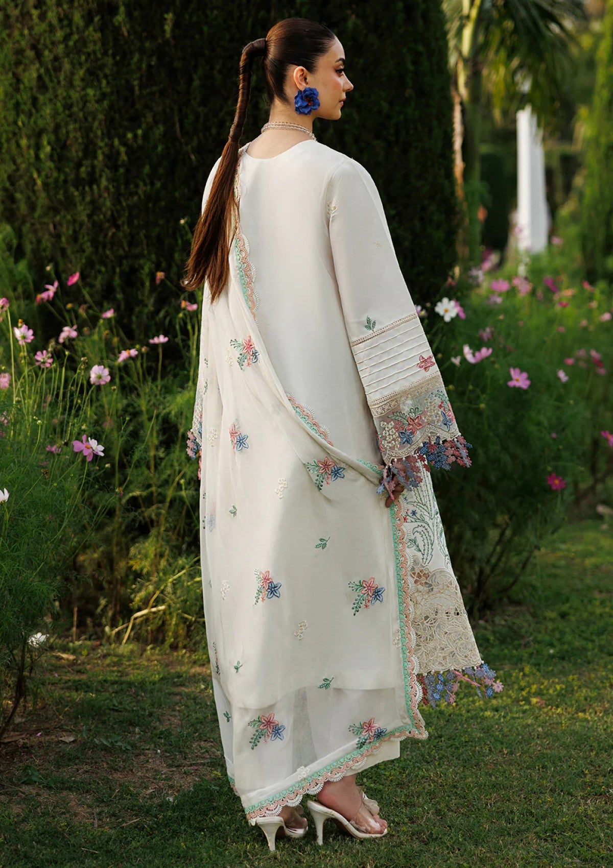 Mahnur Morbagh Luxury Lawn M 03 2 Mahnur Morbagh Luxury Lawn M 03