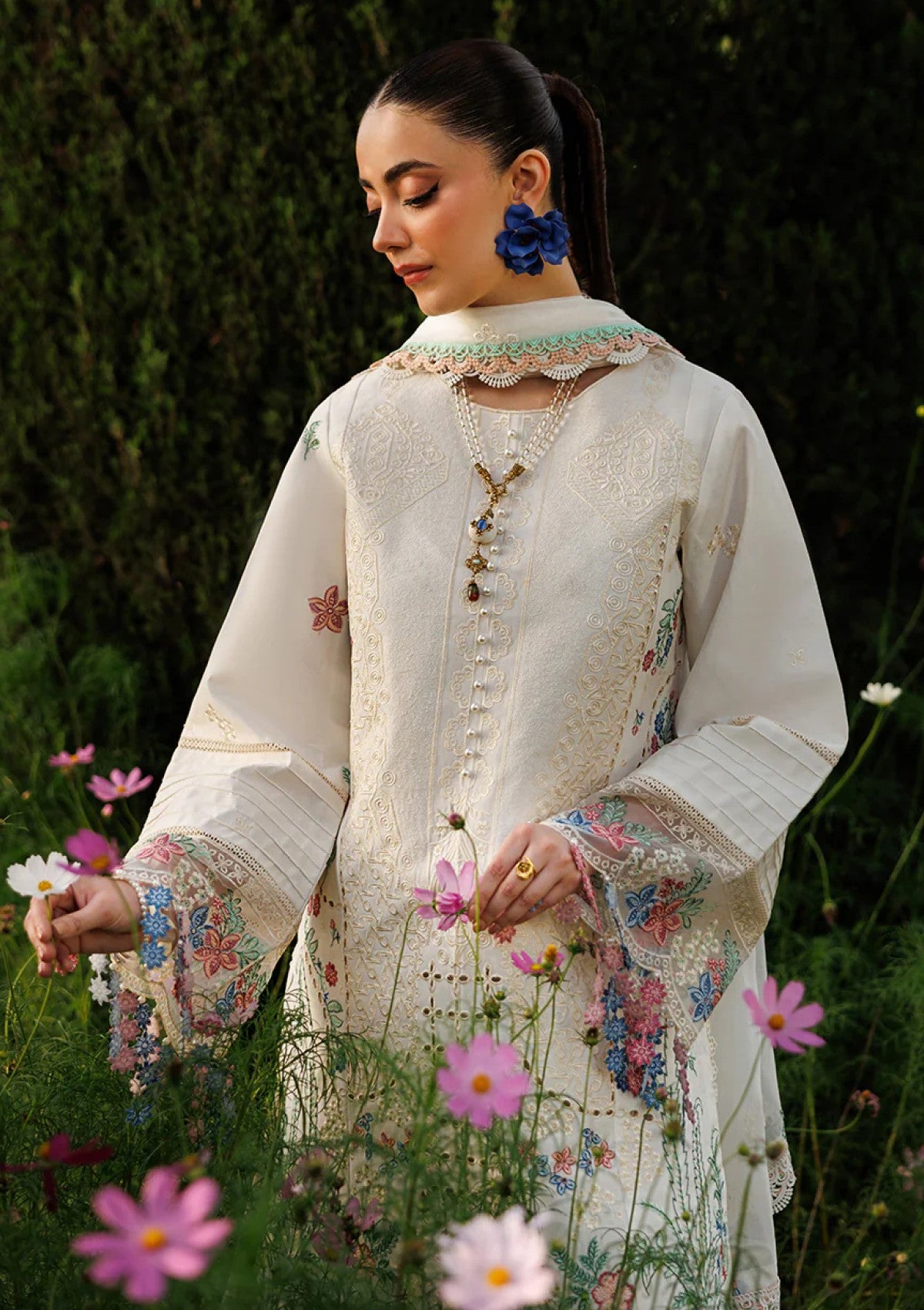Mahnur Morbagh Luxury Lawn M 03 3 Mahnur Morbagh Luxury Lawn M 03