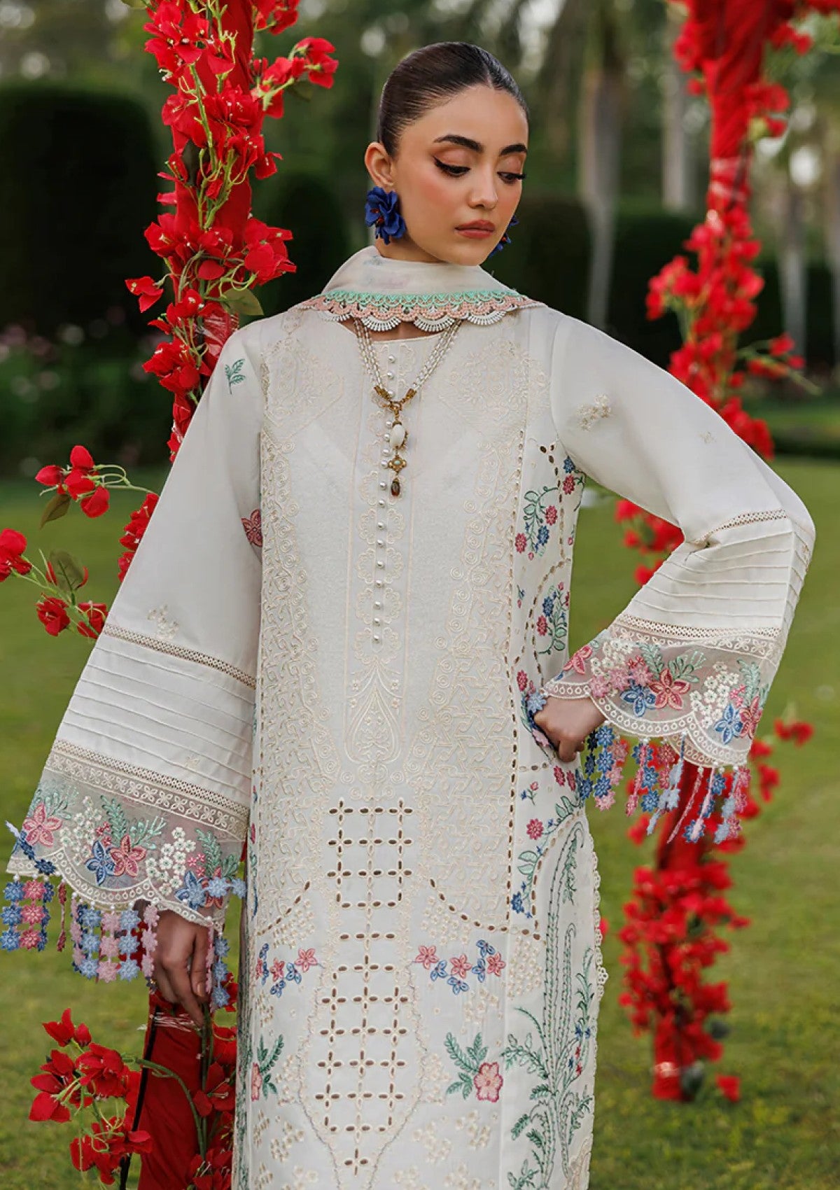 Mahnur Morbagh Luxury Lawn M 03 4 Mahnur Morbagh Luxury Lawn M 03