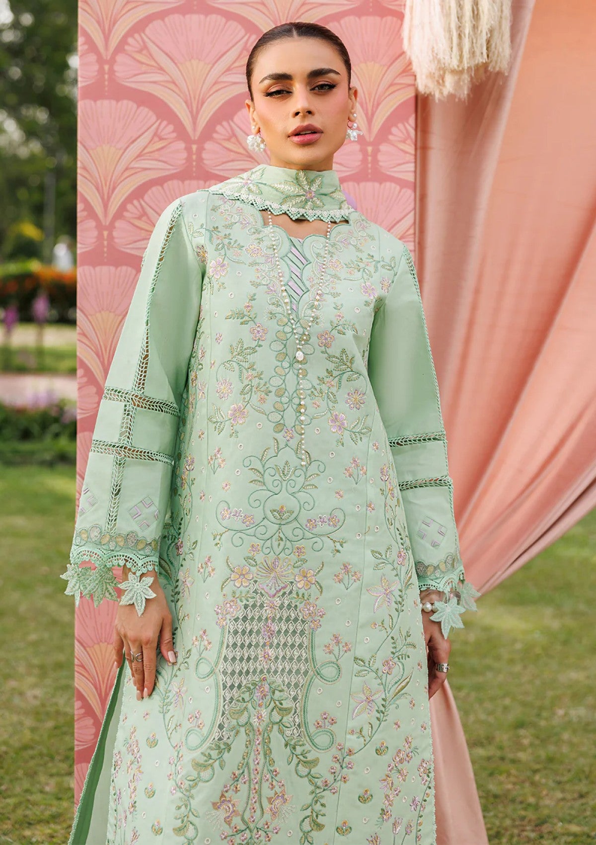 Mahnur Morbagh Luxury Lawn M 06 3 Mahnur Morbagh Luxury Lawn M 06