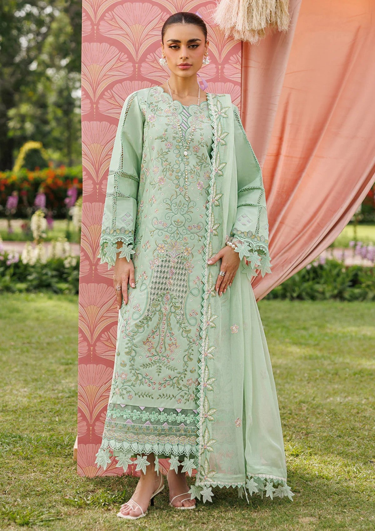 Mahnur Morbagh Luxury Lawn M 06 1 Mahnur Morbagh Luxury Lawn M 06