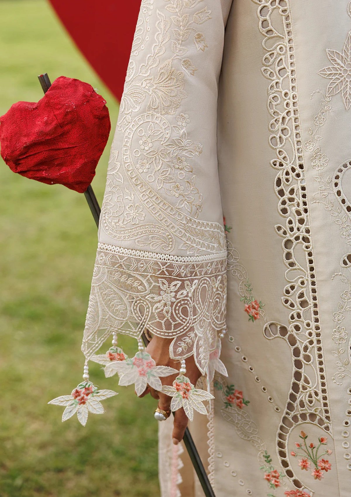 Mahnur Morbagh Luxury Lawn M 07 4 Mahnur Morbagh Luxury Lawn M 07