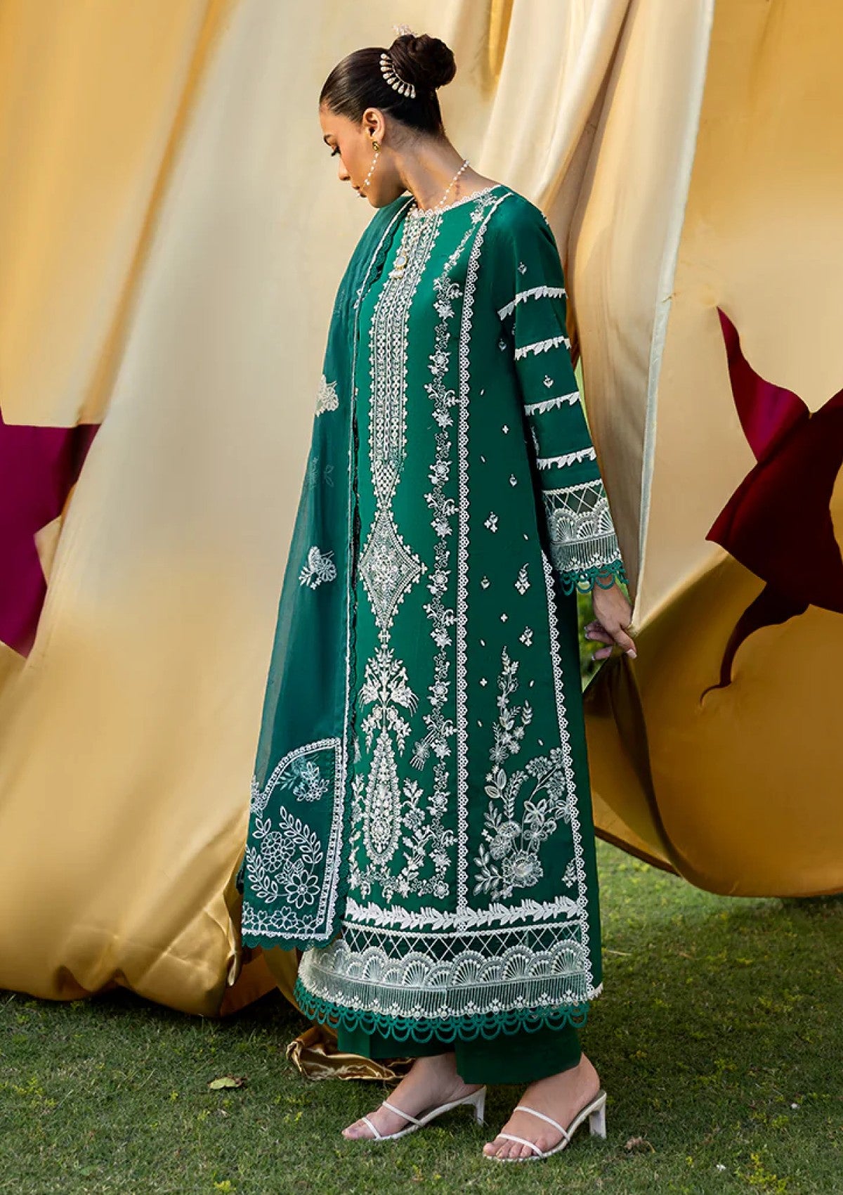 Mahnur Morbagh Luxury Lawn M 09 2 Mahnur Morbagh Luxury Lawn M 09