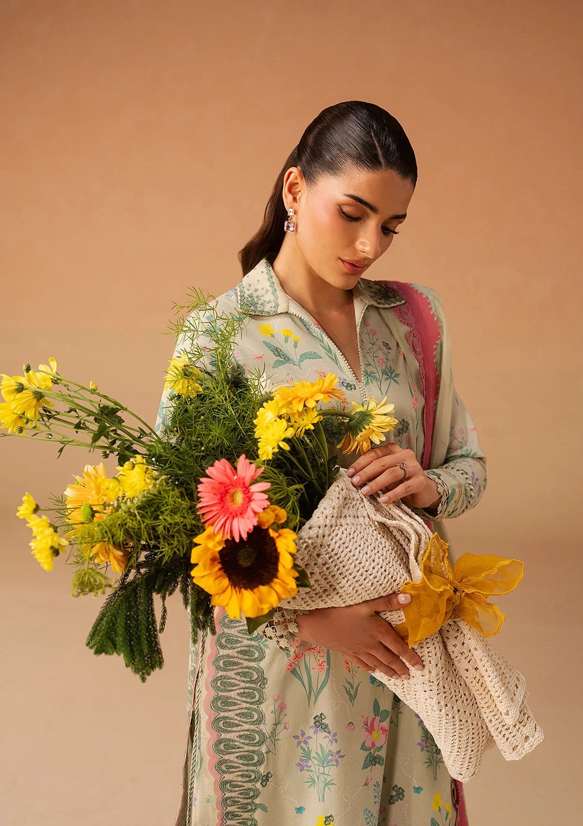 Afrozeh Lawn Sunlaced Green Haze Summer Edit 4 Afrozeh Lawn Sunlaced Green Haze Summer Edit