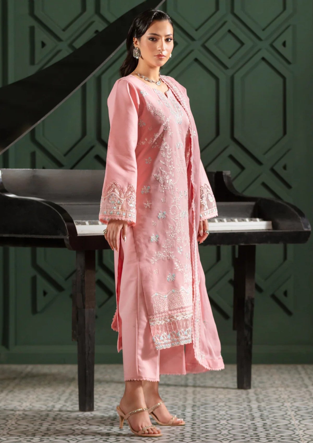 Ayleen Lawn Uroosa Noore Eid Edit 3 Ayleen Lawn Uroosa Noore Eid Edit